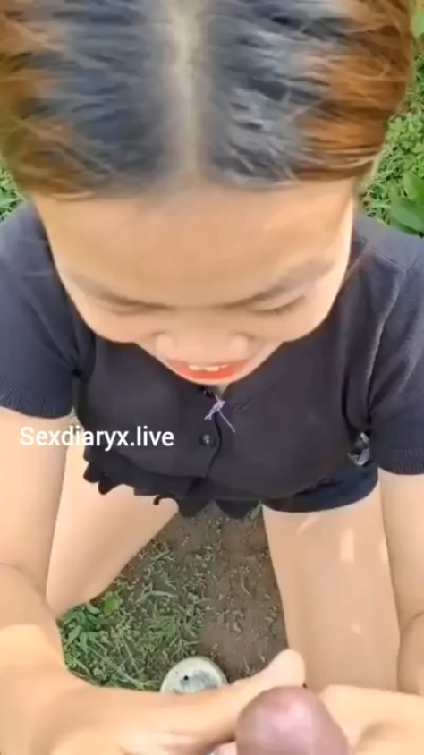 Ke Kebun Leci Belakang Rumah Goda Cewek Muda Hisap Kontol Lalu Ngentot Langsung