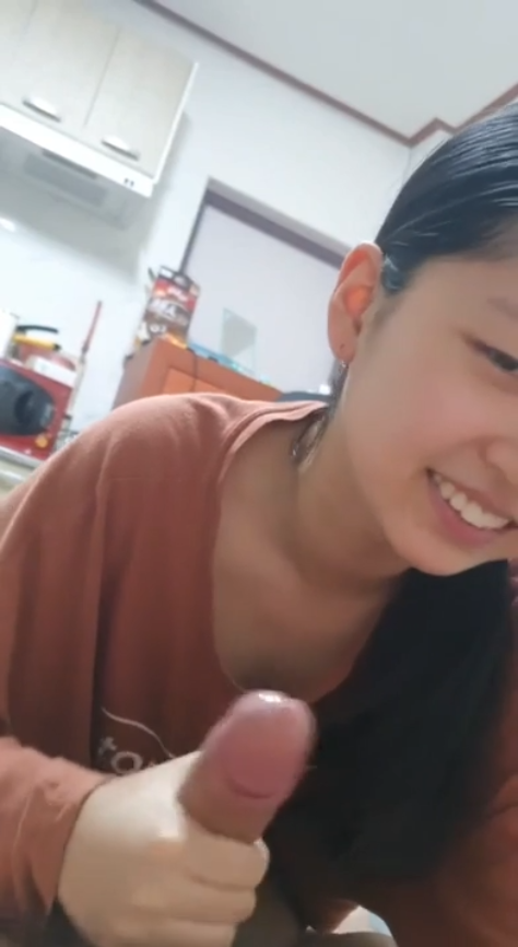 Cewek muda seksi ngisap kontol