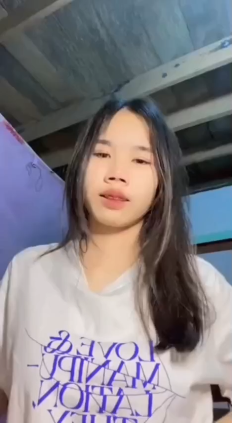 Gadis muda tapi punya sepasang tetek super enak banget